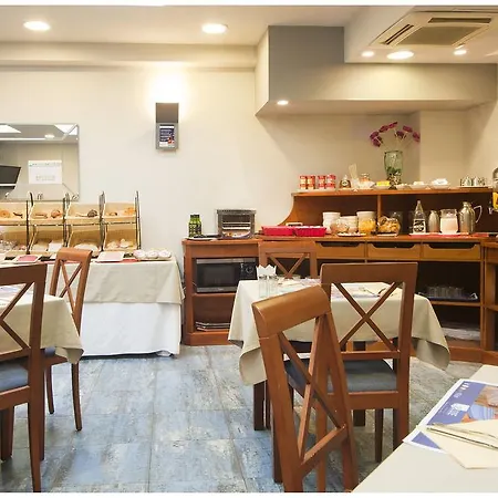 Longoria Plaza By Pandora