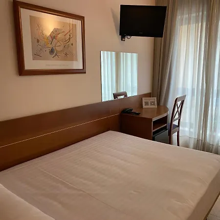 Longoria Plaza By Pandora