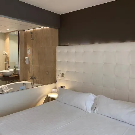 Longoria Plaza By Pandora 3*