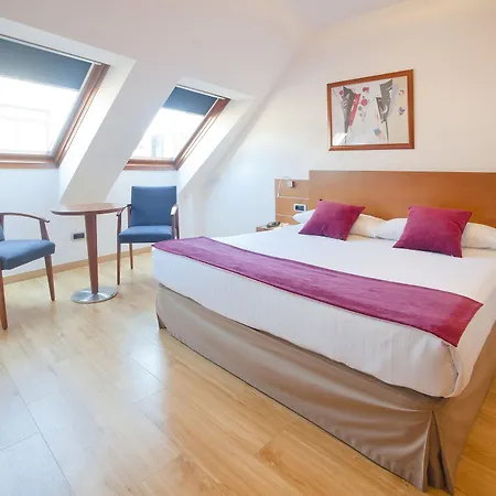 Longoria Plaza By Pandora