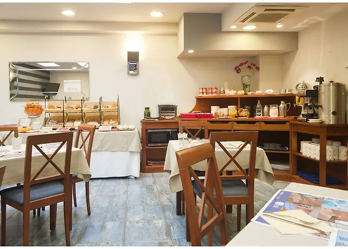 Longoria Plaza By Pandora