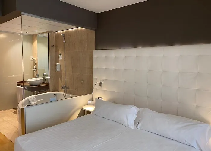 Longoria Plaza By Pandora 3*