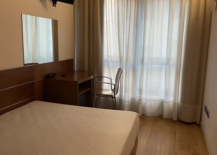 Longoria Plaza By Pandora